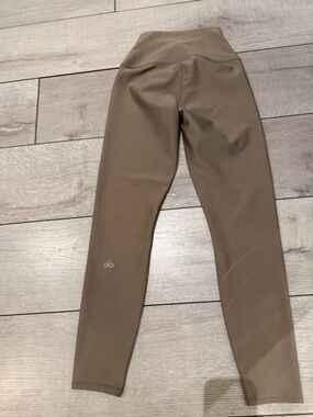 ALO Yoga XS Leggings in Taupe Brown